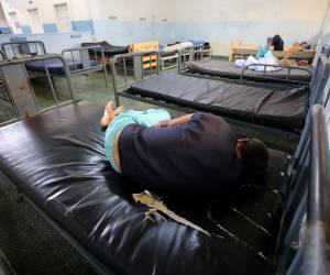 “Corea” es un paciente que tiene más de cuatro años de estar internado en el Hospital Mario Mendoza, casi en el olvido se aferra a la esperanza de regresar con sus seres queridos, pasan los días y su sueño no se materializa.