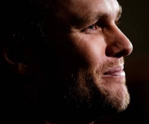 Tom Brady de los Patriots de Nueva Inglaterra habla con la prensa el martes, 29 de enero de 2019, con vistas al Super Bowl 53 contra los Rams de Los Ángeles en Atlanta. (AP Foto/Matt Rourke)