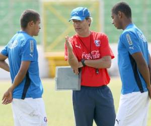 Carlos Restrepo se reencontrará con Roger Rojas, uno de los pocos que se mantienen en Olimpia de aquel plantel de 2010.