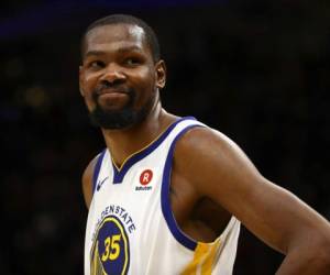 Kevin Durant #35 de los Golden State Warriors reacciona contra los Cleveland Cavaliers. Foto AFP