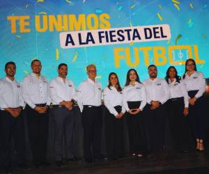 Ejecutivos de Gasolineras UNO durante el lanzamiento de la promoción con la que pretenden seguir premiando a sus clientes.
