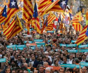El gobierno español advierte que la crisis catalana impactará en la economía, adelantando que rebajará su previsión de crecimiento para 2018. Foto: AFP