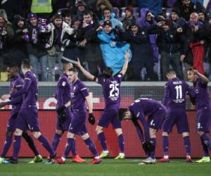 La Viola no tuvo piedad de la Loba a la que le pasó por encima con goleada, incluyendo un triplete del joven Federico Chiesa. Foto / AFP