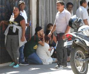 Familiares no podían creerlo al ver la caja con el cuerpo.