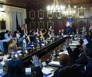 En el Consejo de Ministros se tomaron decisiones importantes para generar ahorro a los fondos del Estado.