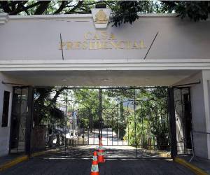 Sin funcionarios ni visitantes, el principal edificio del Poder Ejecutivo refleja un ambiente de abandono tras el proceso electoral.