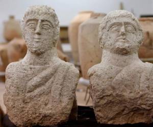Se trata de esculturas de tamaño humano, talladas en piedra caliza, y descubiertas en la ciudad de Beit Shean. Foto: AFP