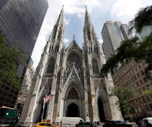Fotografía de archivo del 6 de septiembre de 2018 de la catedral San Patricio en Nueva York. (AP Foto/Richard Drew)