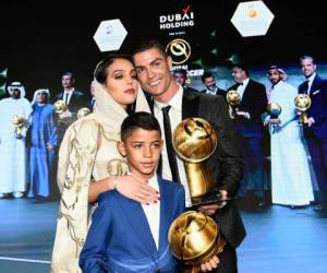 Cristiano Ronaldo junto a Georgina y su hijo Cristiano Ronaldo Jr. Foto AFP