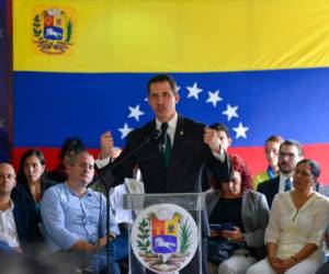 El líder opositor venezolano Juan Guaidó habla durante una conferencia de prensa en Caracas, el lunes 9 de marzo de 2020. AP