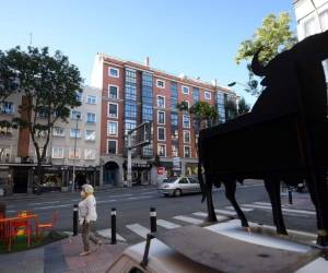 En la región de Madrid, los más de 4.5 millones de habitantes afectados por estas restricciones en la capital y las ciudades vecinas pueden circular libremente de su municipio. Foto: AFP