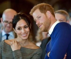 Los fanáticos de la familia real británica se han estado refrescando en este bar desde el 4 de mayo y podrán seguir haciéndolo hasta el 20. Foto: AFP