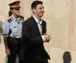 Lio Messi al momento de presentarse a los juzgados.