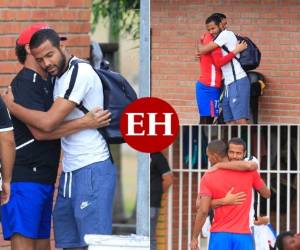 El portero de Olimpia Edrick Menjívar regresó este martes al entrenamiento del León luego haber viajado a Roatán para ver a su hermano Juan, quien permanece interno en un hospital tras haber recibido varias puñaladas en su cuerpo. Su entrenador y compañeros le mostraron su apoyo. (Fotos: Ronal Aceituno / EL HERALDO)