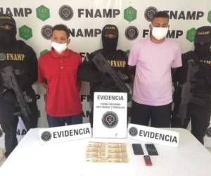 En el momento de la captura se les encontró dinero en efectivo y celulares utilizados en la extorsión.