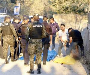 Las féminas fueron raptadas y encontradas asesinadas frente al cementerio de la colonia Divino Paraíso. Foto Emilio Flores/El Heraldo.