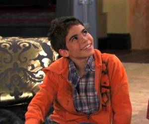 Look Ross en la serie de Disney Jessie en donde era el segundo hijo de la familia cuidada por la niñera Jessie. Foto: Disney.