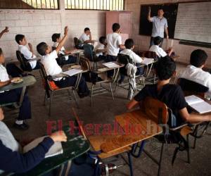 El sistema educativo enfrenta grandes retos, entre ellos superar los 200 días de clases y mejorar la calidad educativa.