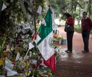 Unos 1.800 inmuebles de la capital sufrieron daños significativos o graves, mientras que medios locales reportan que el gobernador de Morelos, el segundo estado con más víctimas mortales, habría desviado ayuda destinada a los damnificados. Foto: AP