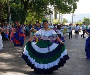 Máximo Espinoza nos comparte imágenes de Palmeras Bilingüal School de La Ceiba.