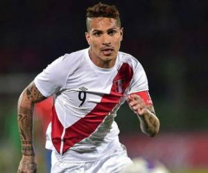 Paolo Guerrero, delantero de la selección peruana que no estará en Rusia 2018. (Foto: AFP)