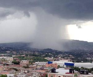 El pronosticador de Cenaos, Jeffrey Flores, informó que el oleaje será de uno a tres pies en las costas y dio las temperaturas por región de hoy.