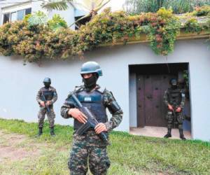 Las autoridades del Ministerio Público y la Policía Militar procedieron a asegurarle 43 bienes inmuebles a la familia Matta Waldurraga, en cuatro departamentos del país.