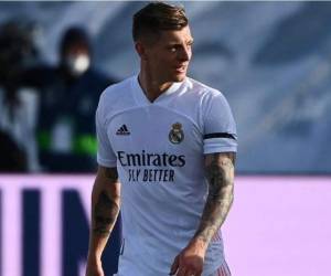 El Real Madrid pierde a Toni Kroos para el partido del sábado ante el Villarreal, en donde los merengues buscan un triunfo para ganar La Liga. Foto: AFP