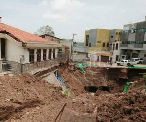 Los vecinos de la zona se encuentras preocupados que se produzca un derrumbe. Foto: Efraín Salgado / El Heraldo.