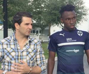 El delantero Alberth Elis ya comparte con sus compañeros de Monterrey (Foto: Redes del club)