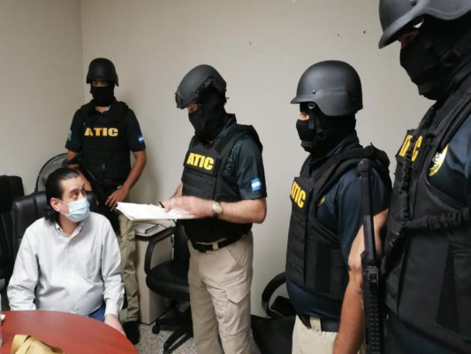 Agentes de la Agencia Técnica de Investigación Criminal (Atic) le leyeron el requerimiento fiscal a Bográn.
