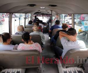 Pasajeros y conductores del transporte público de Honduras se exponen a asaltos todos los días.