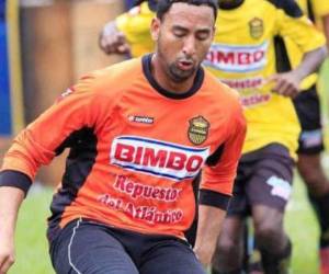 A lo largo de su trayectoria, Elmer Canales vistió la camiseta de diferentes equipos en Liga Nacional.
