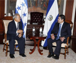 El presidente electo de El Salvador, Salvador Sánchez Cerén, visitó al gobernante de Honduras, Juan Orlando Hernández, a principios de abril.