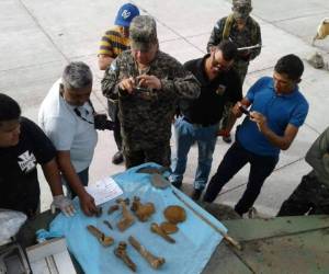 Los forenses realizaran pruebas para tratar de esclarecer el misterio en torno al hallazgo.