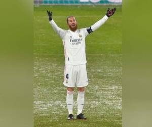 El defensa español del Real Madrid Sergio Ramos reacciona durante el partido de fútbol de la Liga española entre Osasuna y Real Madrid en el estadio El Sadar de Pamplona el 9 de enero de 2021. Foto: AFP