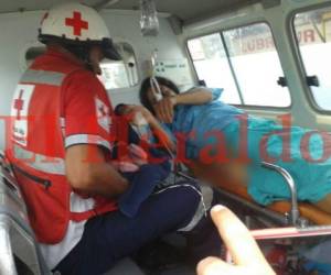 La mujer fue atendida posteriormente por paramédicos de la Cruz Roja de Honduras. (Fotos: Wilfredo Alvarado)