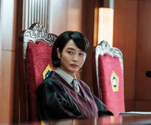 El drama coreano relata la historia de Shim Eun‑Seok, una jueza comprometida con su profesión.