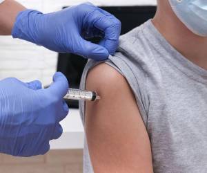 Las autoridades pidieron a la población vacunarse contra el sarampión.