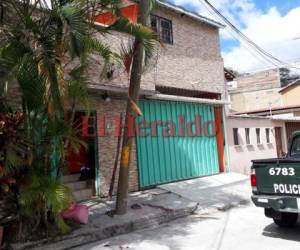 Dentro de esta vivienda le quitaron la vida a Lorena Bernardina Fuentes Arriola de 43 años de edad en la colonia Lomas de Toncontín. (Fotos: Alex Pérez / EL HERALDO)