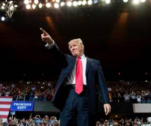 El empresario de 70 años, cuya elección provocó oleadas de preocupación en todo el mundo, aún se aferra a su estilo impredecible y su retórica arrasadora de que hizo gala en la campaña electoral. Foto: AFP