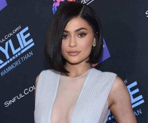 De labiales a sombras, Kiley Jenner presenta 'KyShadow'.