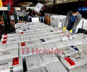 En el paquete tecnológico que el órgano rector mandará a cada Junta Receptora de Votos irá todo el apoyo logístico como gel, alcohol y mascarillas, mientras afuera del centro de votación la autoridad del orden velará por la implementación de la distancia que exige el protocolo .