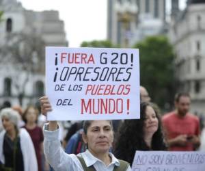 Más de un millar de personas participa este jueves de la llamada Cumbre de los Pueblos, con debates sobre la salud en los barrios marginales, soberanía alimentaria y feminismo, entre otros temas. AFP