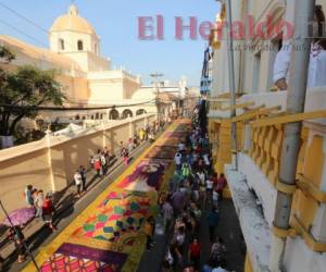 Miles de capitalinos acuden a las actividades litúrgicas de la Semana Mayor en la capital.