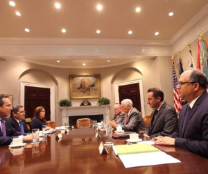 Hernández indicó, después de reunirse con el vicepresidente Pence “se ha venido trabajando desde hace dos semanas que vine a Washington a abogar para la no separación de familias en la frontera; lo ha hecho mi esposa e igual la Fuerza de Tarea para la Protección de los Migrantes”.