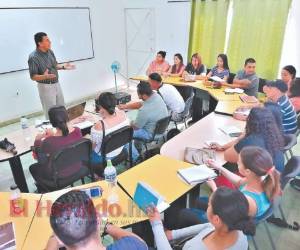 Las oferta laboral es escasa en la ciudad colonial y el número de desempleados crece cada año. La formación no formal es una opción. Foto: EL HERALDO
