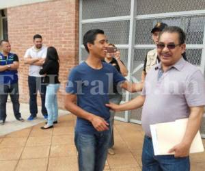 Fausto Cálix junto al vicerrector académico Ayax Irías en la UNAH.