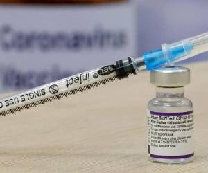 Las autoridades israelíes registraron el jueves 4,000 nuevos casos de covid-19, un récord desde septiembre. FOTO: AFP