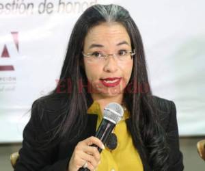 Gabriela Castellanos, directora del Consejo Nacional Anticorrupción, durante una conferencia de prensa.